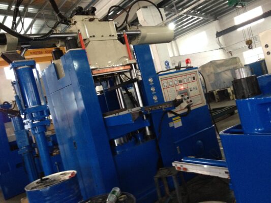 rubber injection molding machine
